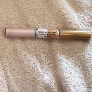 Liquid highlighter and bronzer